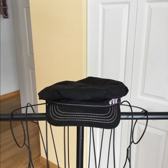 Hat with pink skull embroidery - Picture 3 of 5